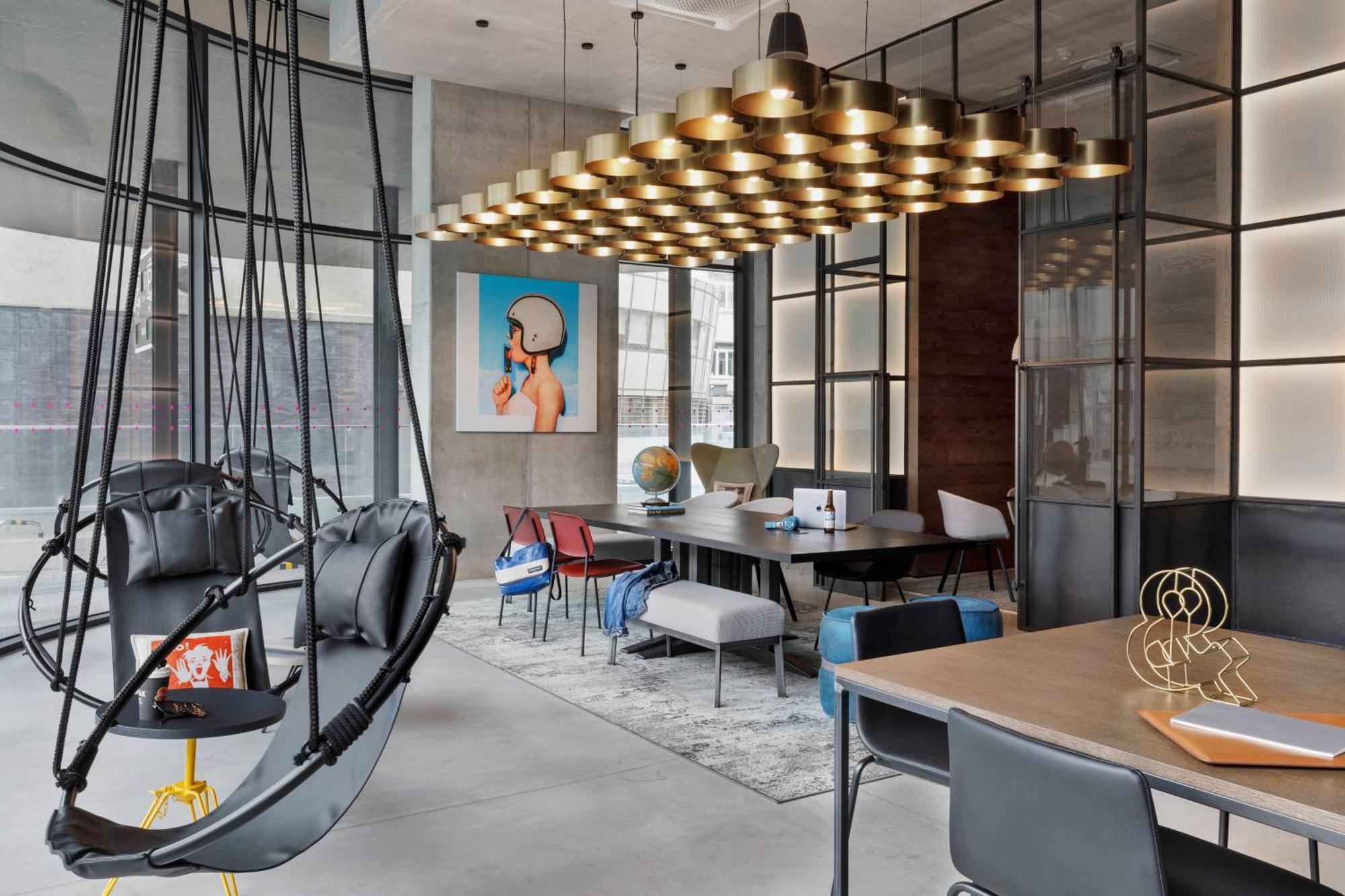 Moxy Center 3*