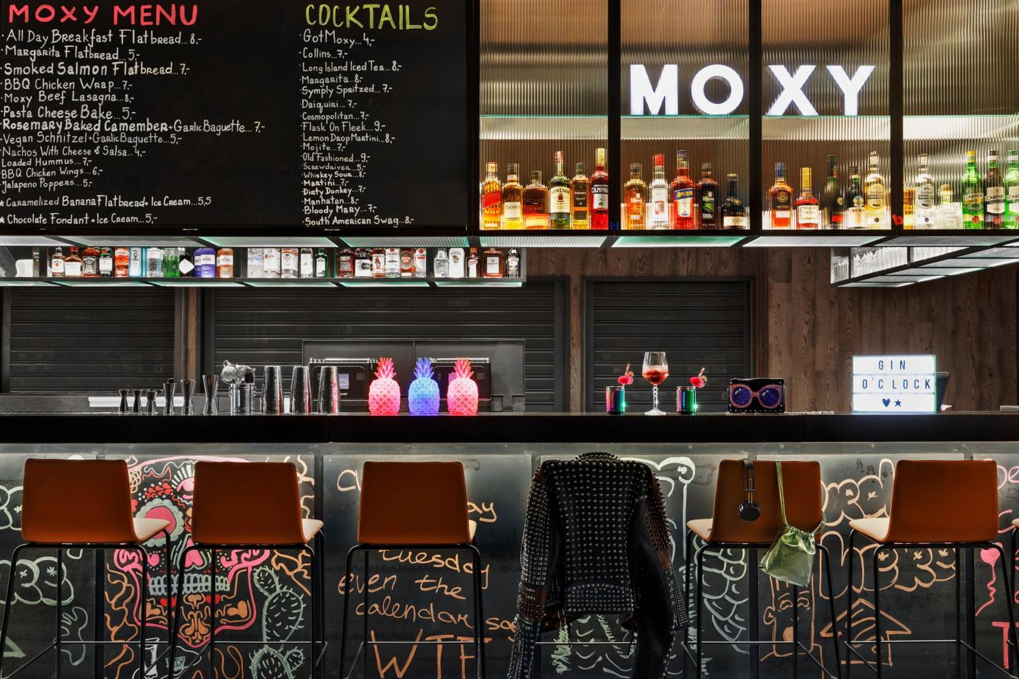 Moxy Center 3*